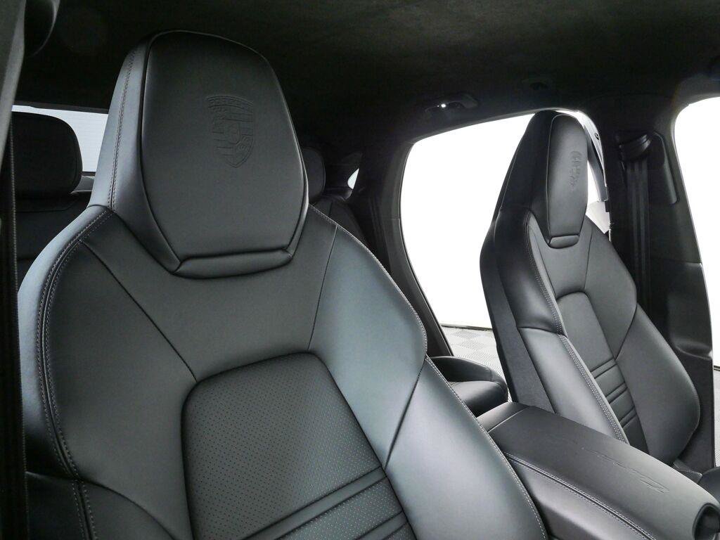 Certified 2024 Porsche Cayenne Turbo GT AWD/4WD image 24