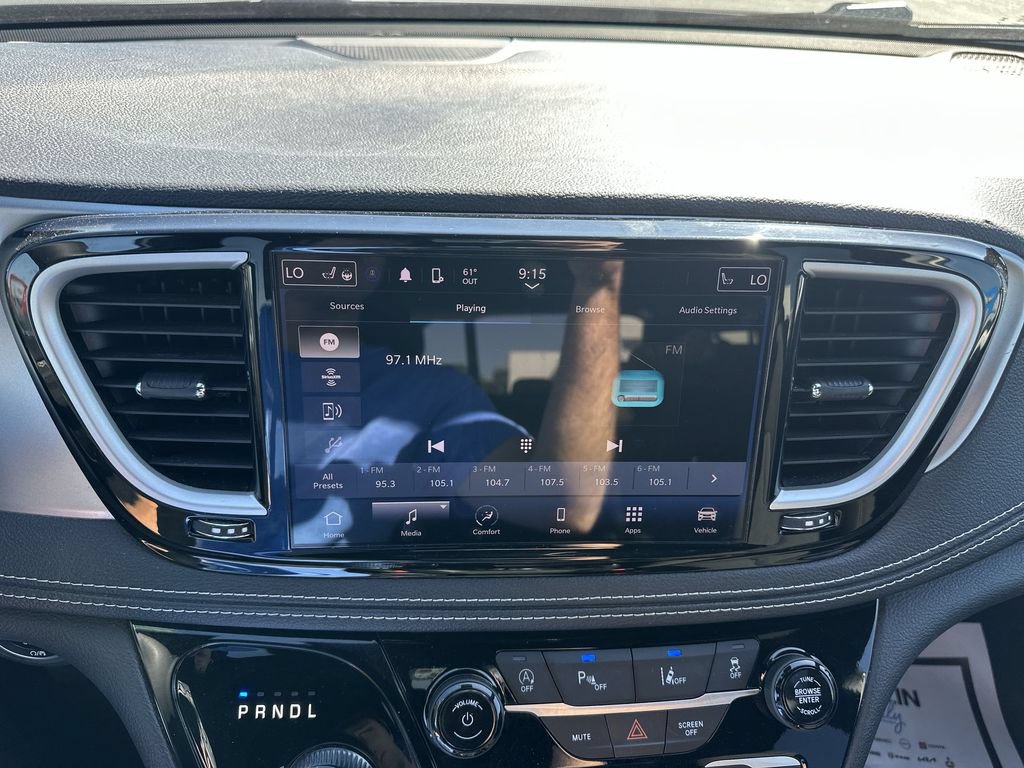Used 2023 Chrysler Pacifica Touring FWD image 22