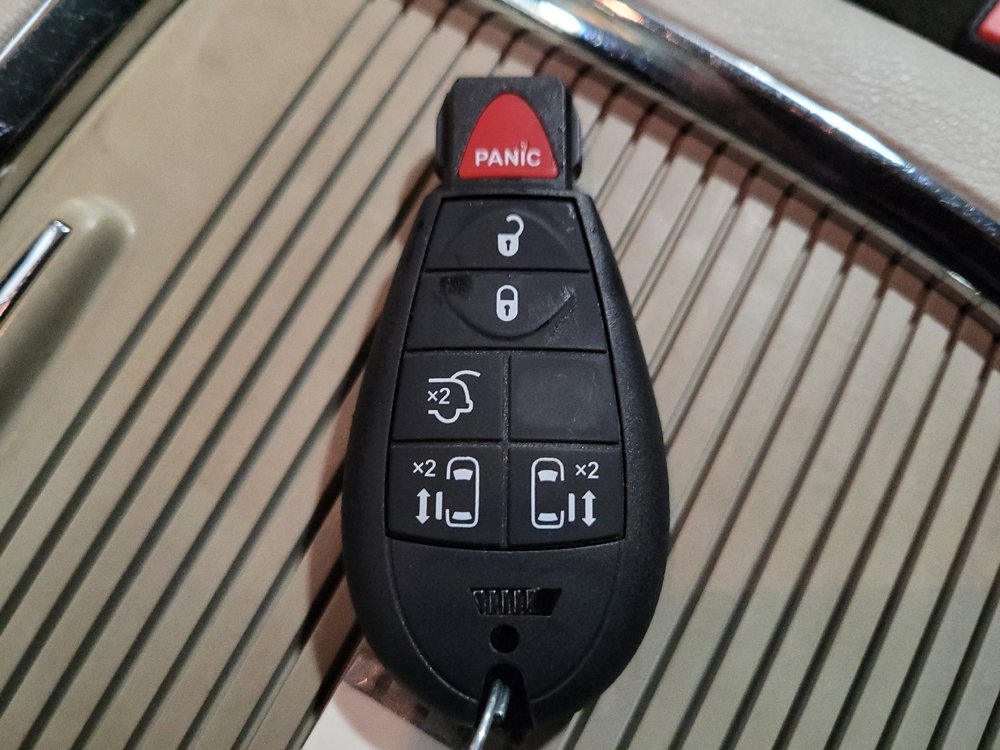 Used 2016 Dodge Grand Caravan SXT FWD image 32