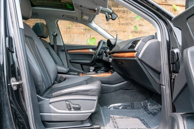 Used 2021 Audi Q5 e Premium Plus w/ Premium Plus Package image 27