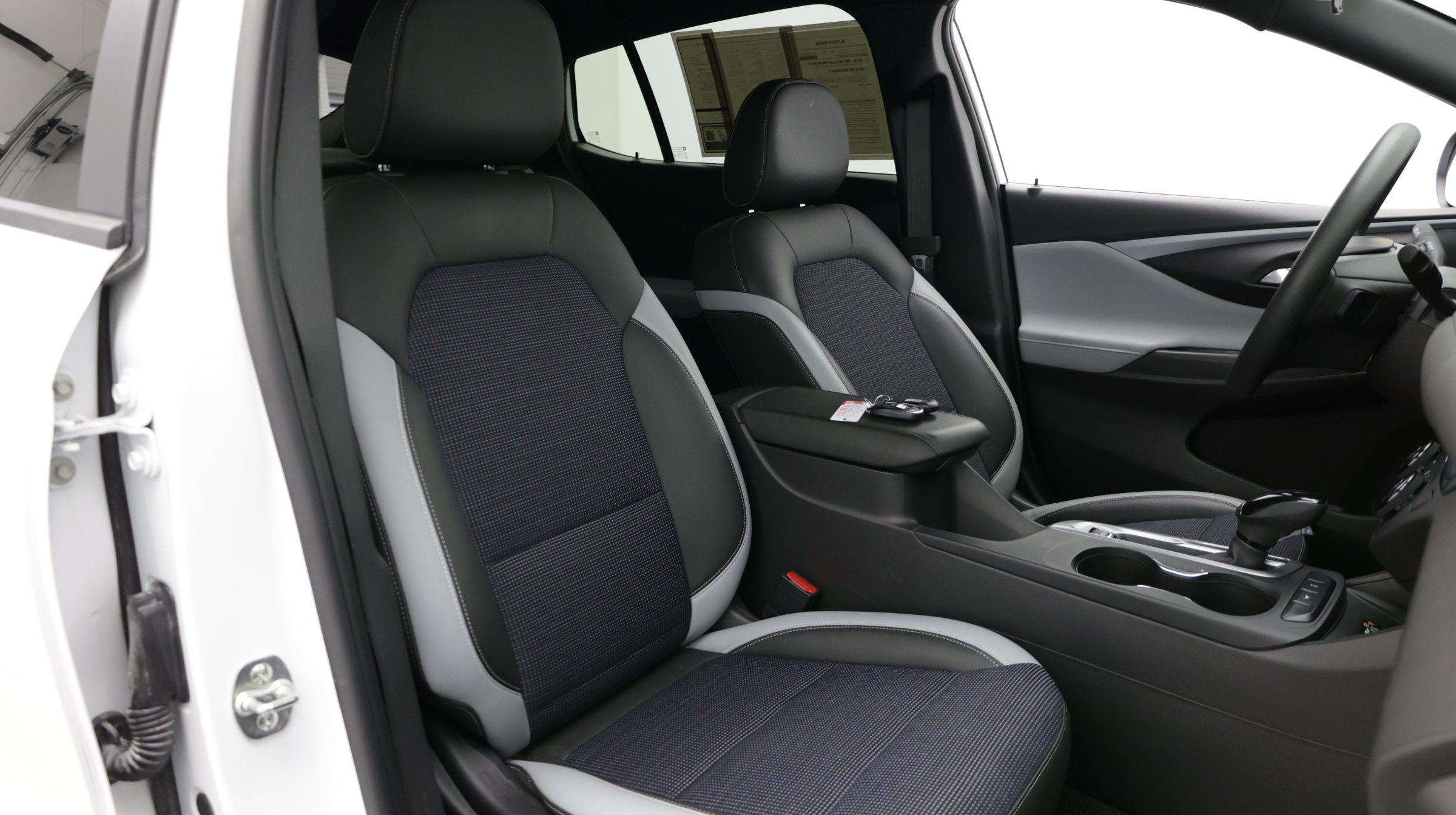 Used 2025 Buick Envista Preferred w/ Convenience II Package FWD image 37