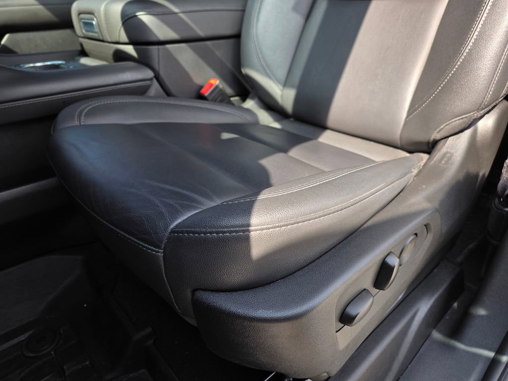 Used 2024 Chevrolet Tahoe Z71 w/ Luxury Package image 23