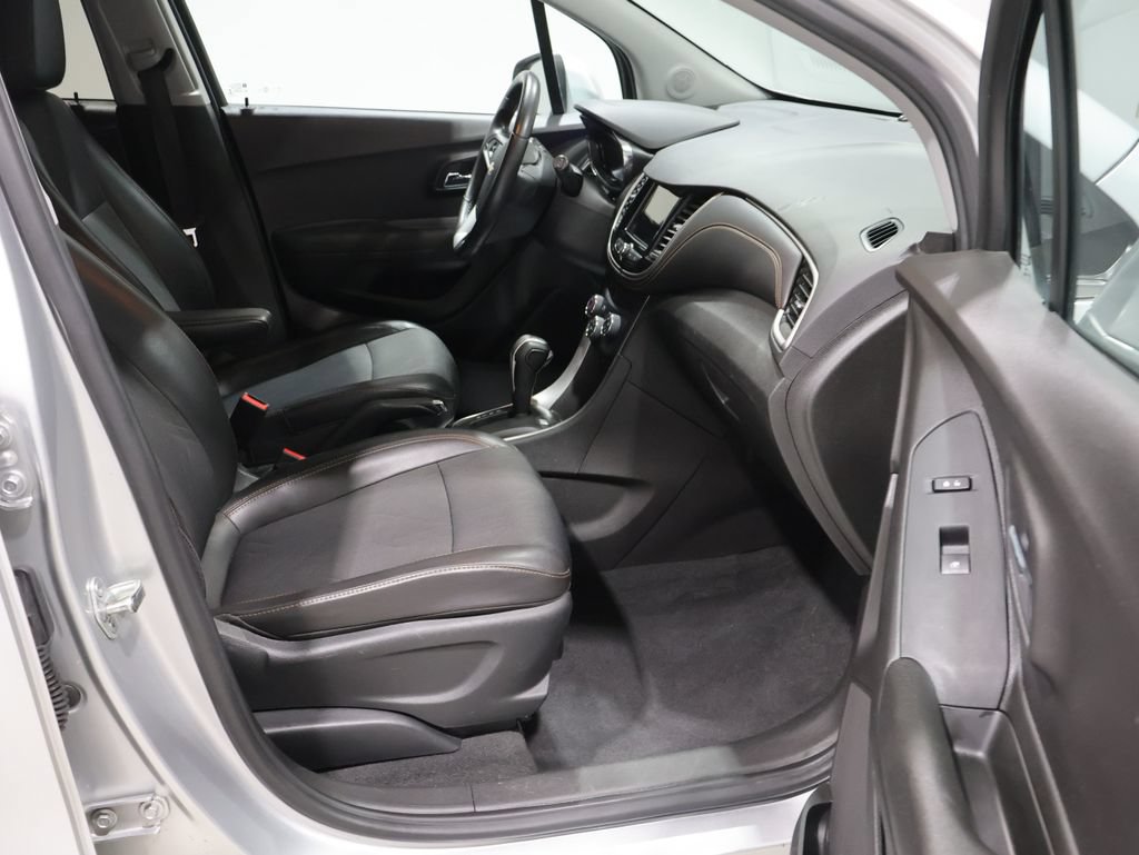 Used 2018 Chevrolet Trax LT w/ LT Convenience Package AWD/4WD image 21
