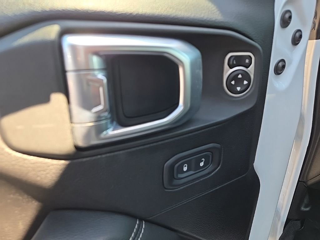 Used 2020 Jeep Wrangler Unlimited Sahara w/ Safety Group image 18