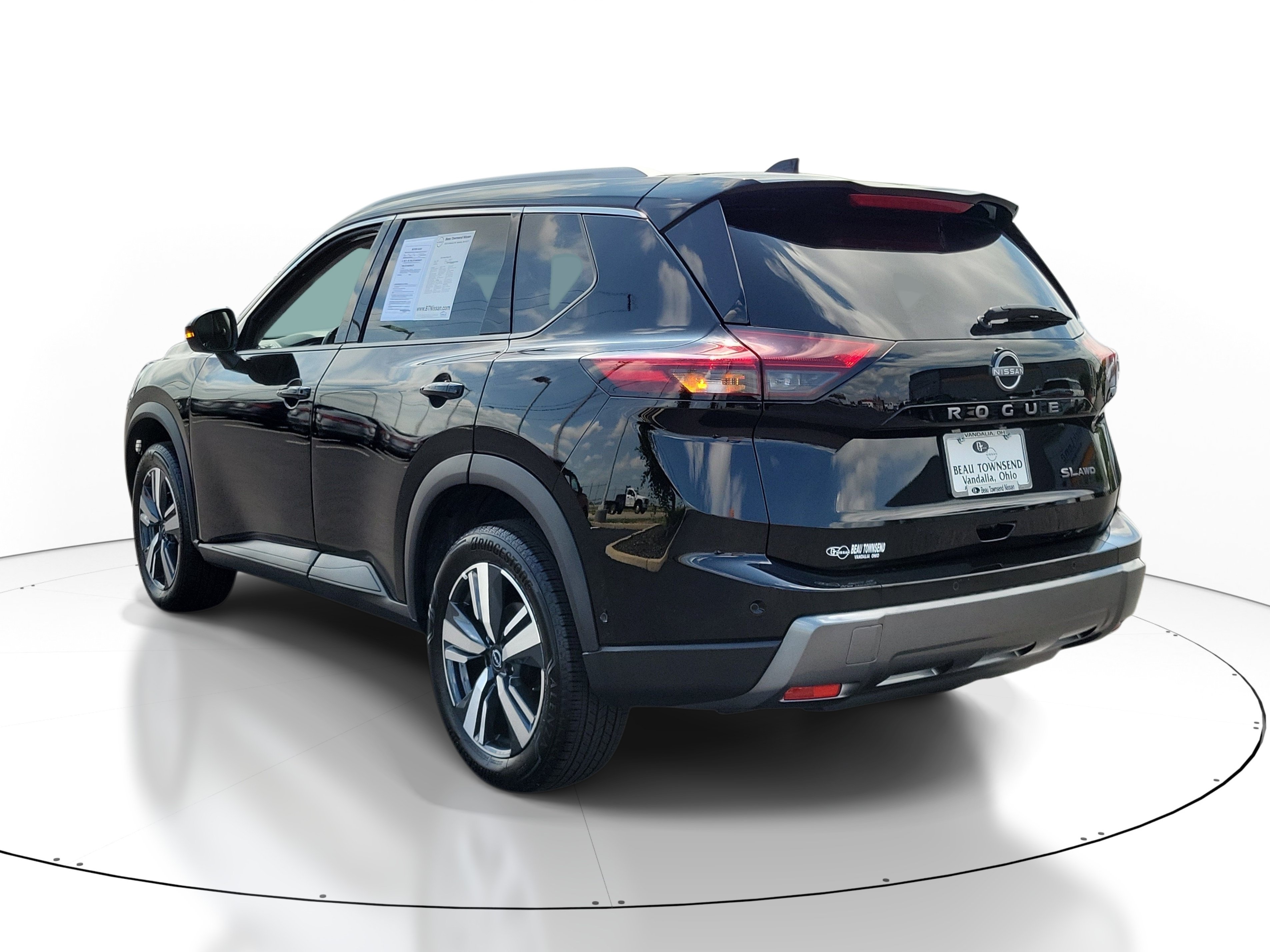 Used 2026 Nissan Rogue SL AWD/4WD image 3