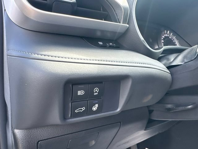 Used 2024 Toyota Highlander LE AWD/4WD image 29