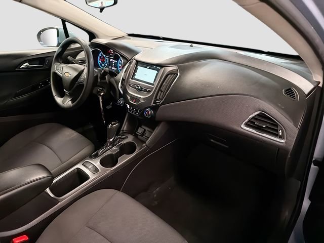 Used 2017 Chevrolet Cruze LT image 24