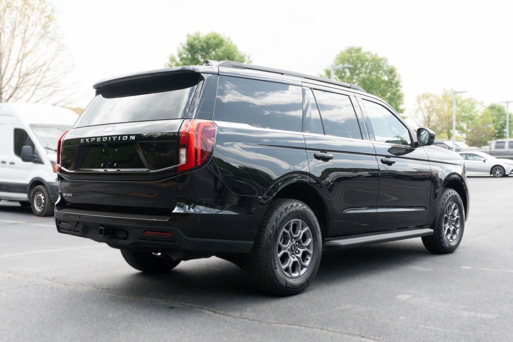 Used 2025 Ford Expedition Active RWD image 7