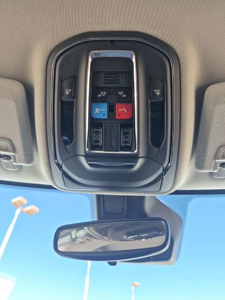 Used 2023 Jeep Grand Cherokee Laredo X image 44