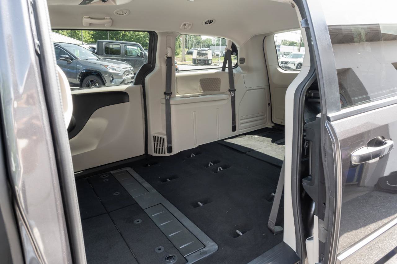 Used 2017 Dodge Grand Caravan SE w/ Power Window Group FWD image 31