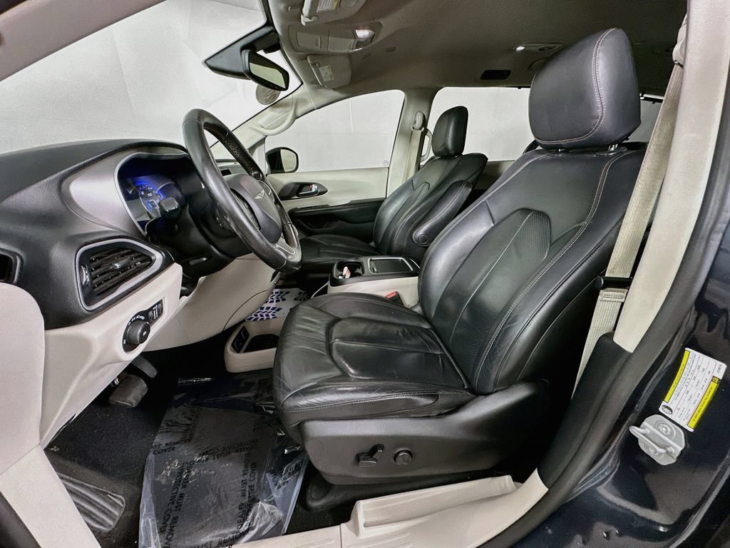 Certified 2020 Chrysler Pacifica Touring-L Plus FWD image 28