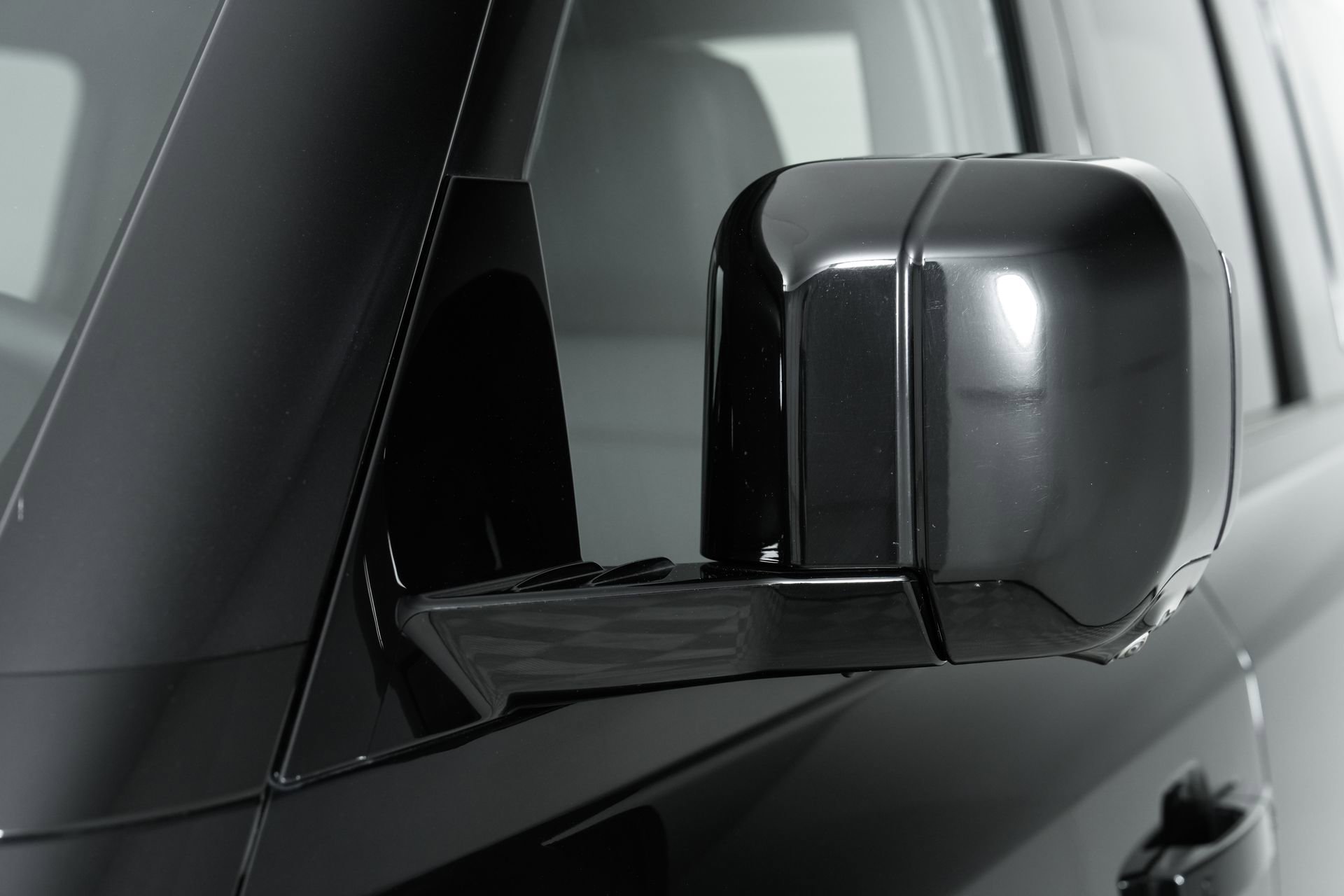 Used 2025 Land Rover Defender 110 S image 52