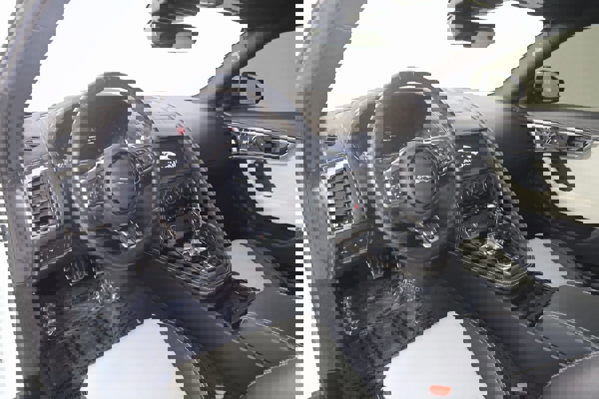 Used 2021 Jaguar F-TYPE R image 33