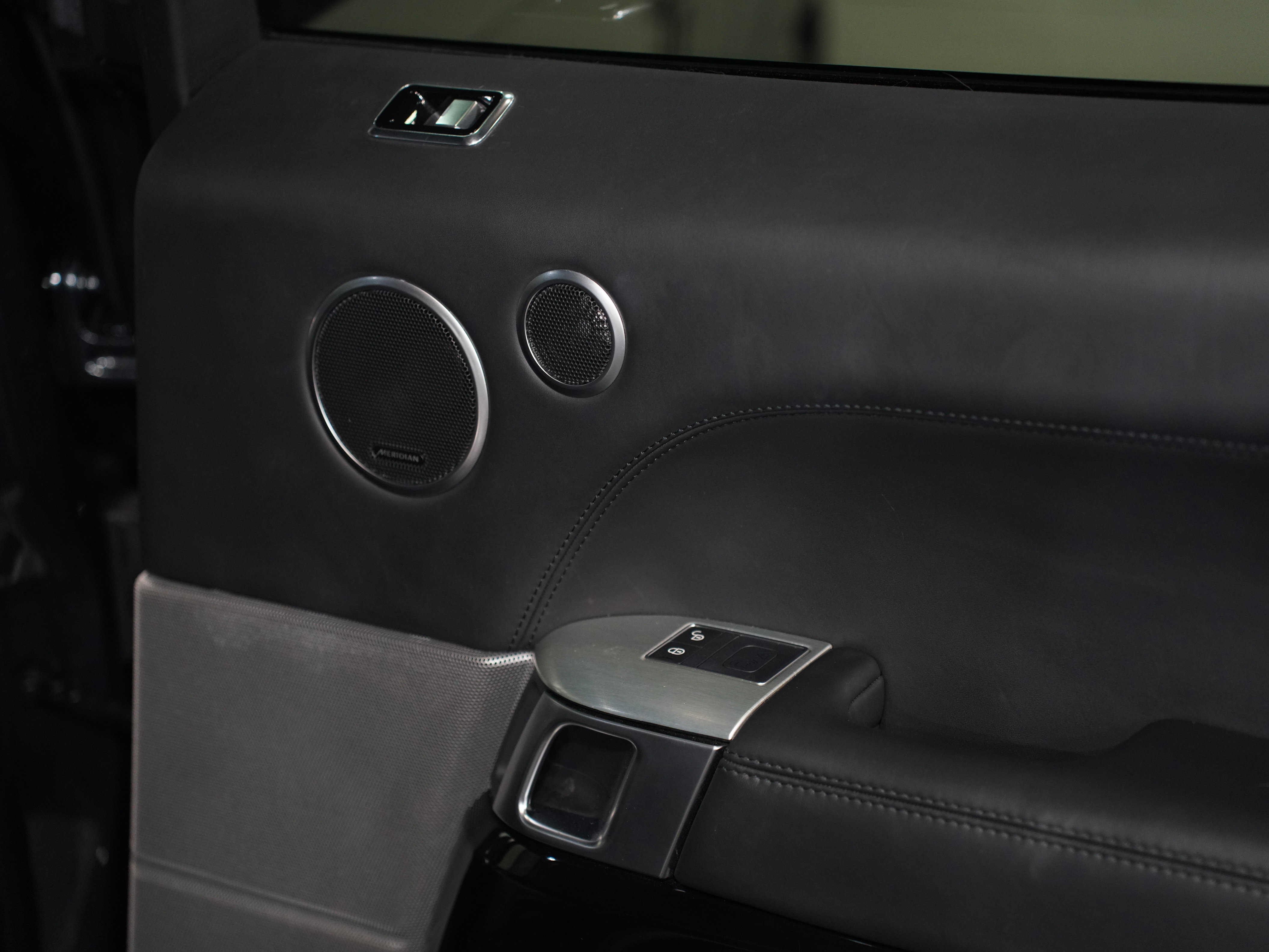 Used 2018 Land Rover Range Rover Sport SVR image 26