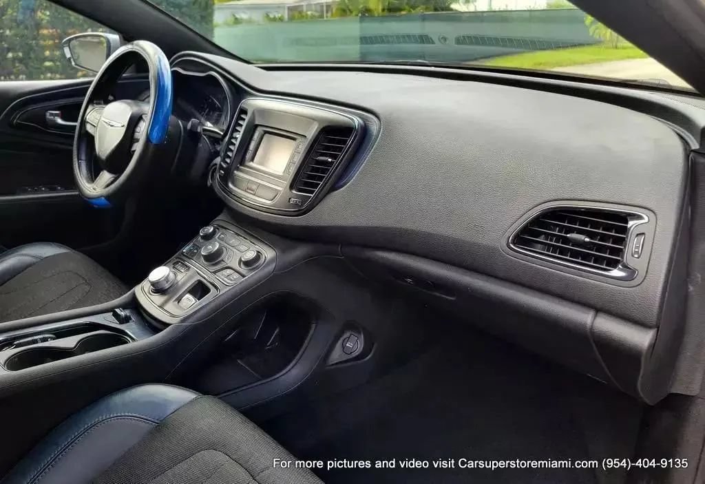 Used 2015 Chrysler 200 S FWD image 16