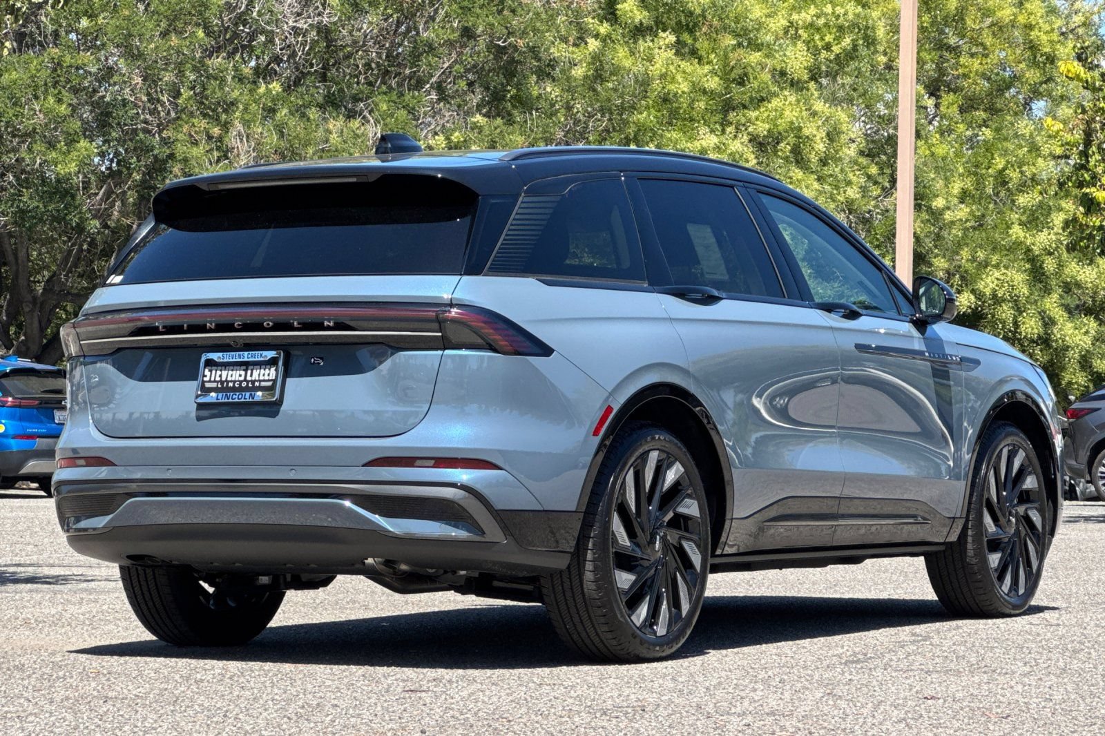 New 2026 Lincoln Nautilus Reserve w/ Jet Appearance Package AWD/4WD image 4