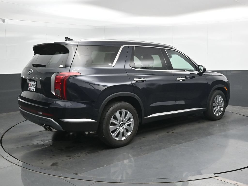Used 2024 Hyundai Palisade SEL FWD image 3