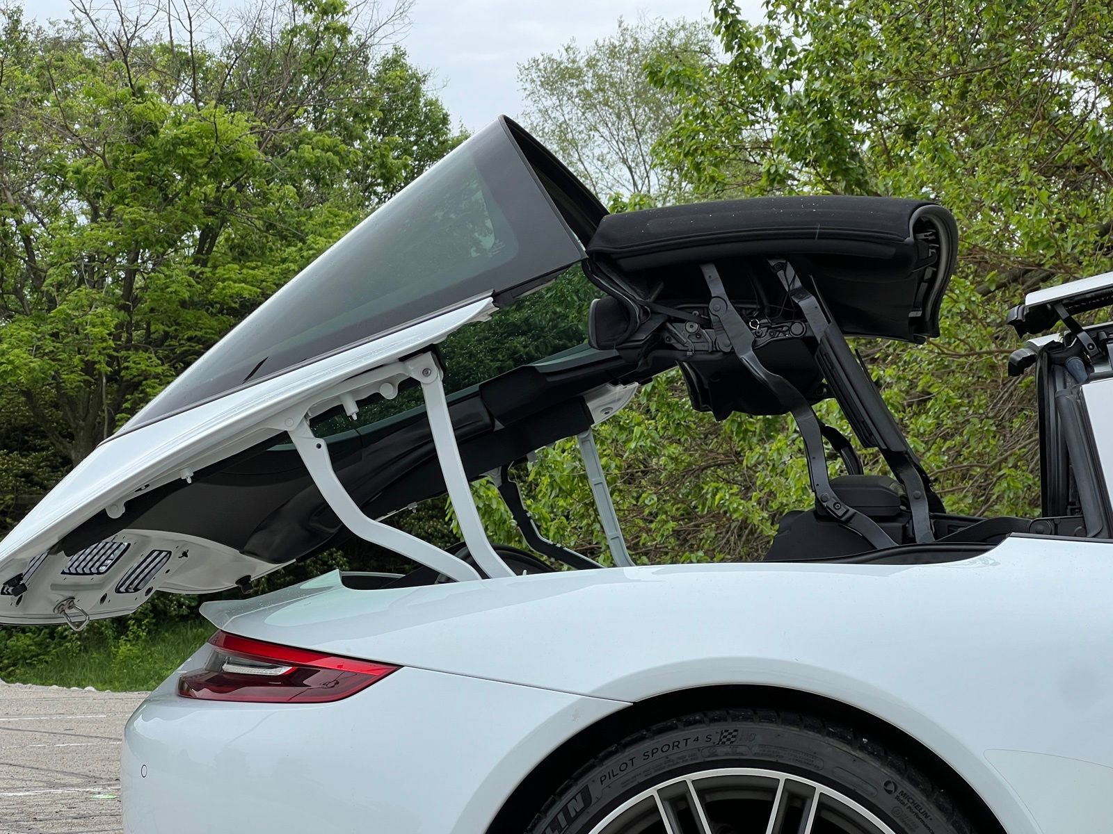 Certified 2019 Porsche 911 Targa 4 AWD/4WD image 12