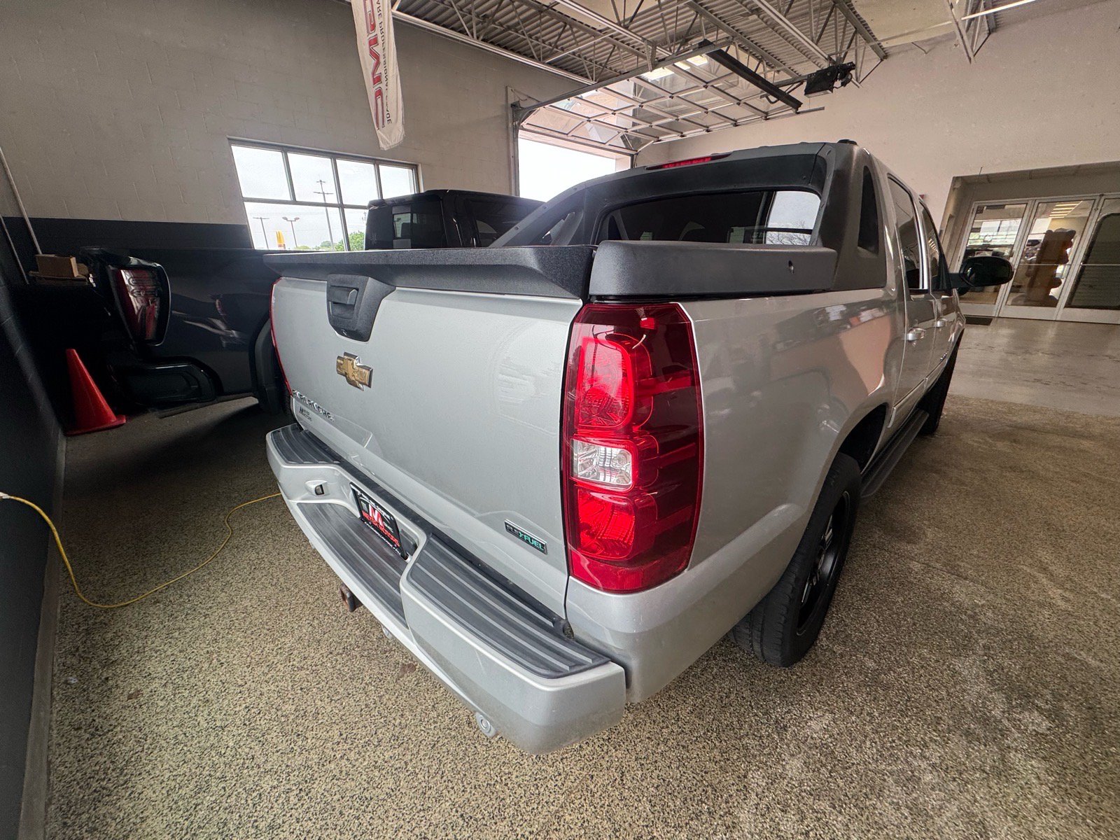Used 2011 Chevrolet Avalanche LS w/ Convenience Package AWD/4WD image 5