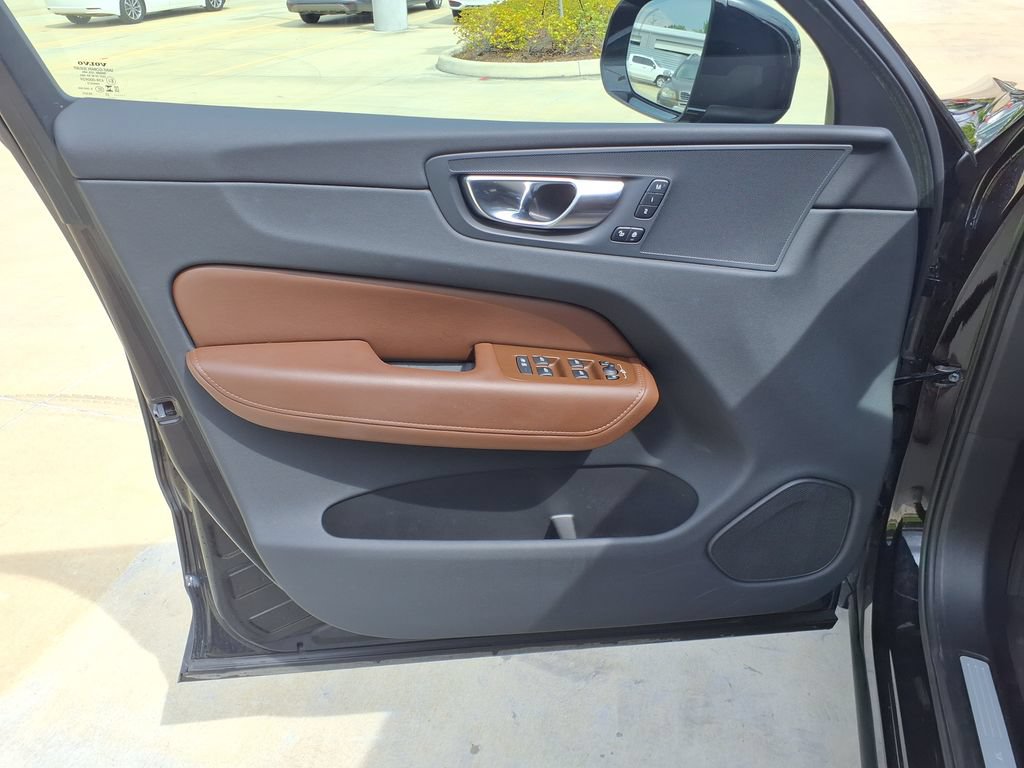 Used 2023 Volvo XC60 B5 Plus w/ Protection Package Premier FWD image 13