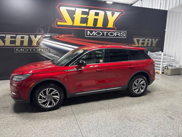 Used 2025 Lincoln Corsair AWD image 3