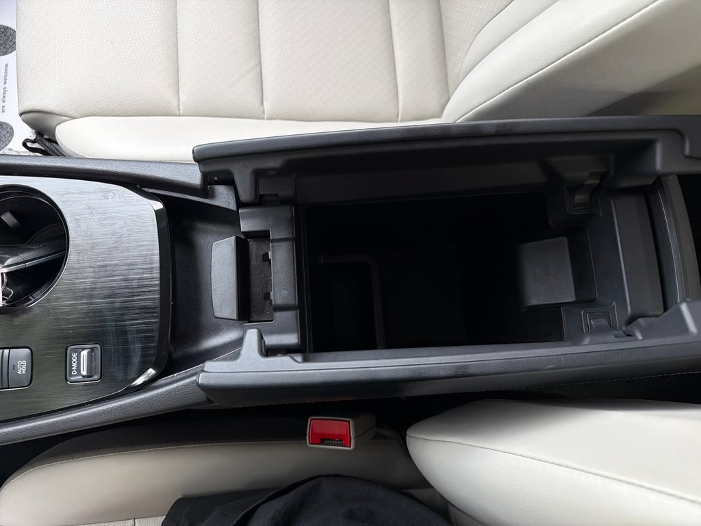 Used 2025 Nissan Rogue SV w/ SV Premium Package FWD image 27