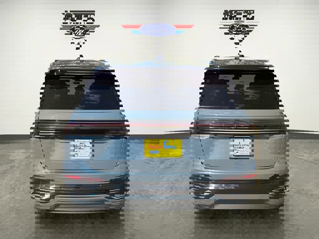 Used 2025 Lincoln Nautilus Reserve image 6