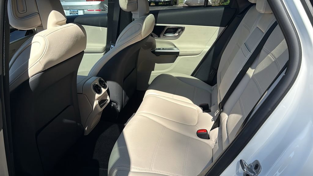Used 2025 Mercedes-Benz GLC 300 4MATIC image 24