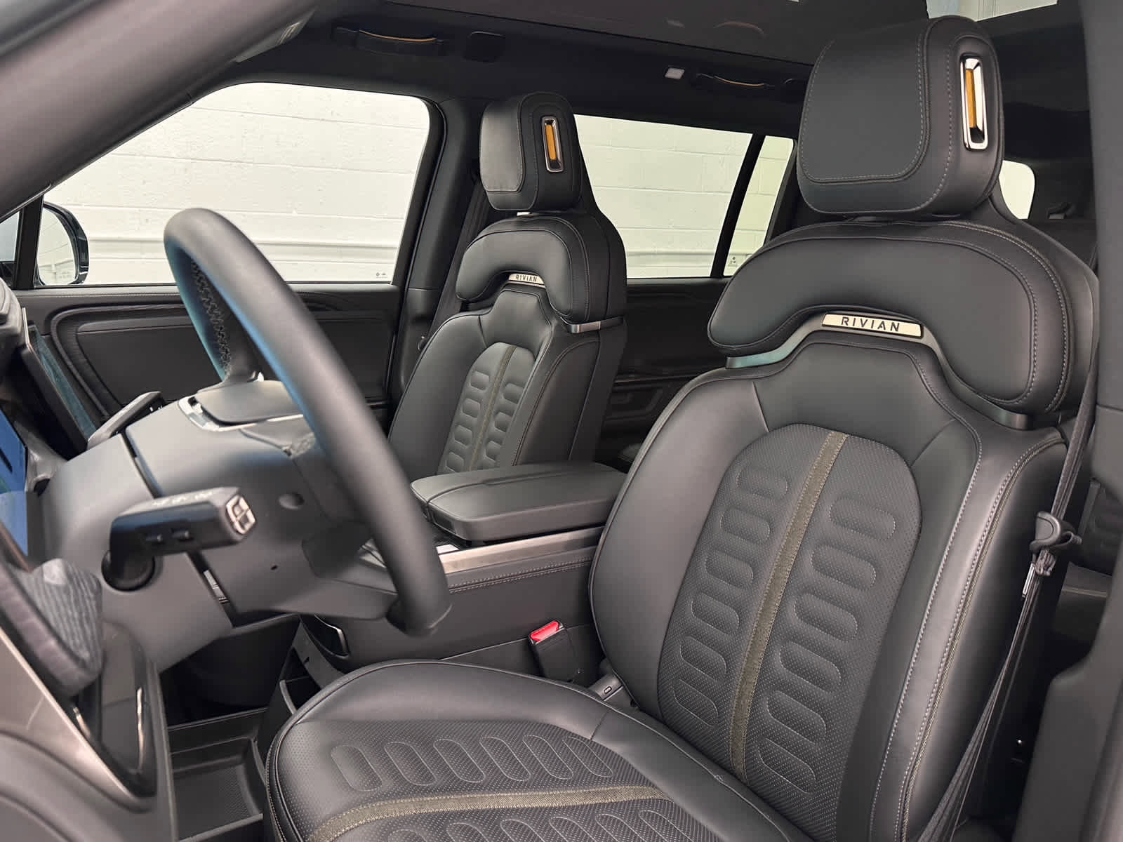 Used 2025 Rivian R1S Adventure image 13