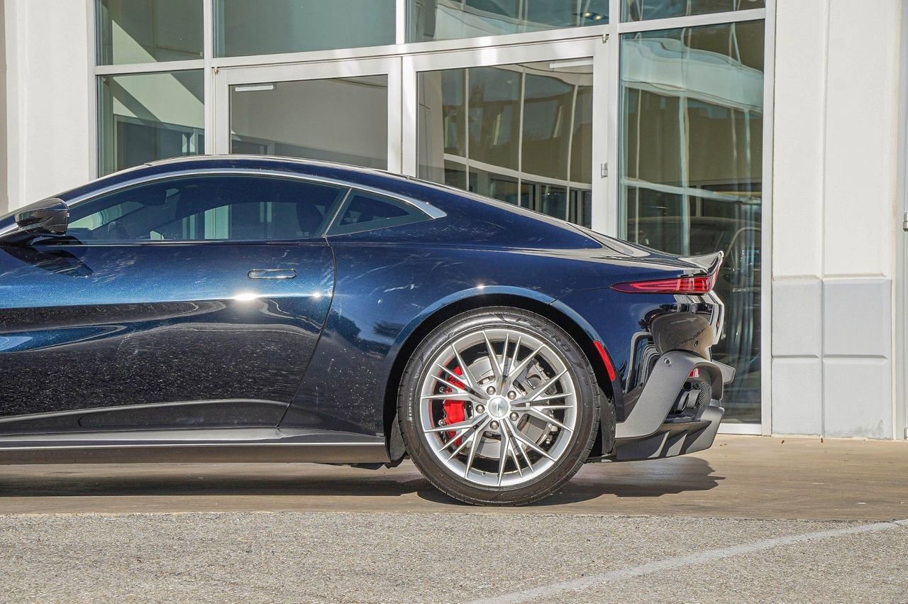 Used 2022 Aston Martin V8 Vantage Coupe image 14