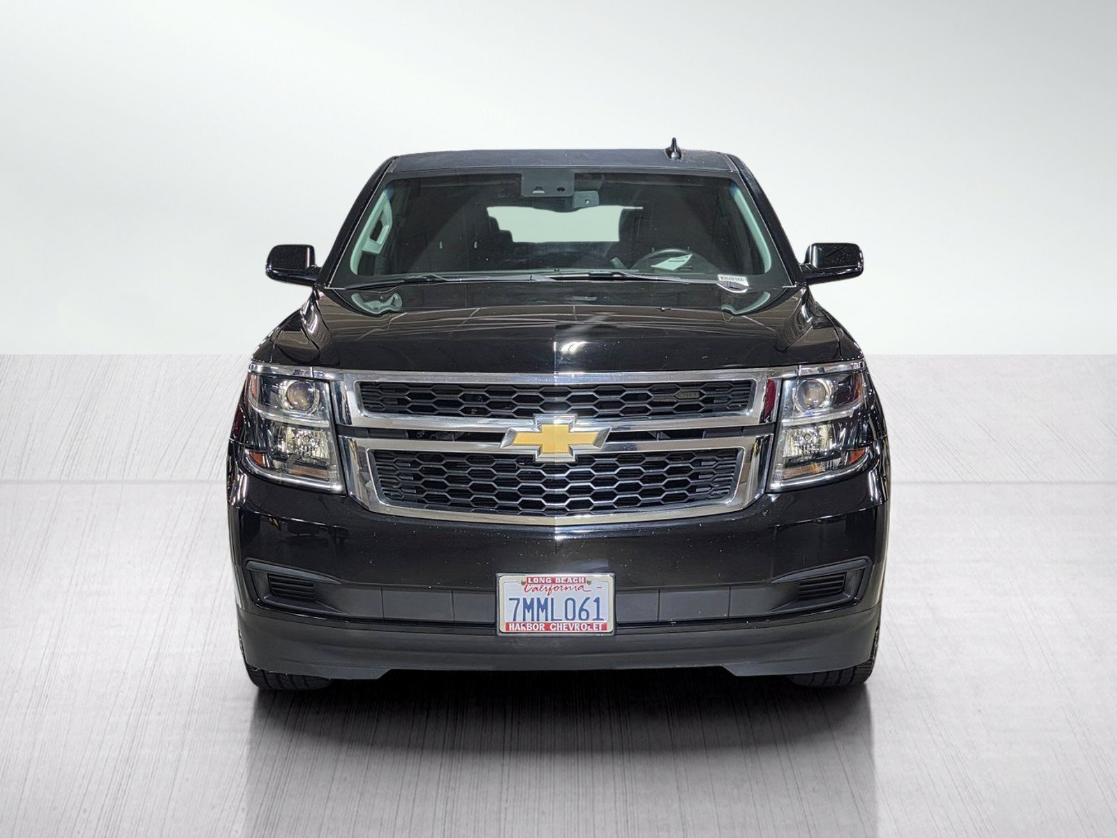 Used 2015 Chevrolet Suburban LT RWD image 2