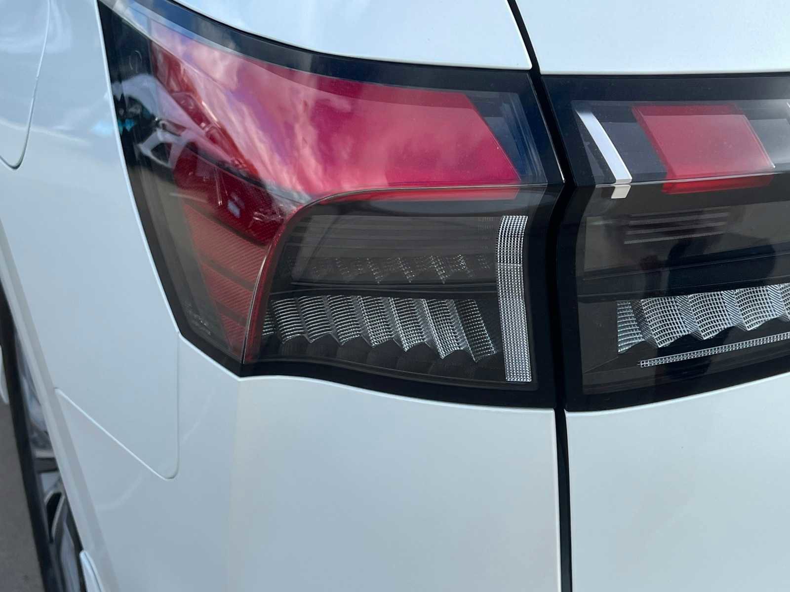 New 2026 INFINITI QX80 Luxe image 13