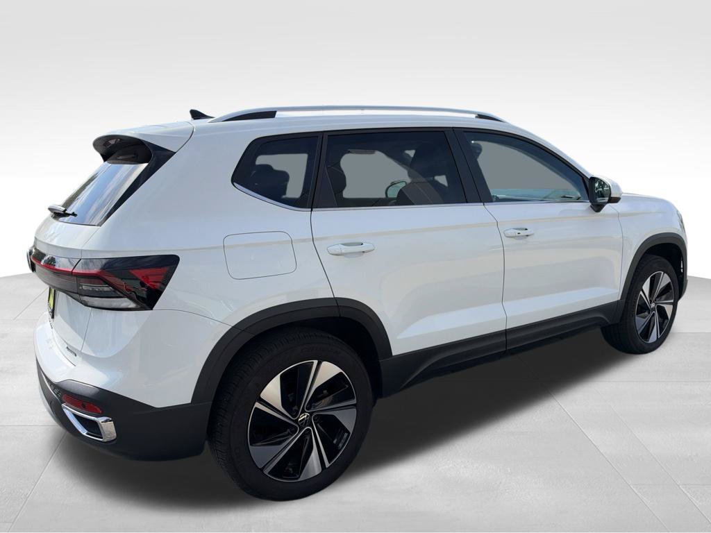 Used 2025 Volkswagen Taos SE AWD/4WD image 8