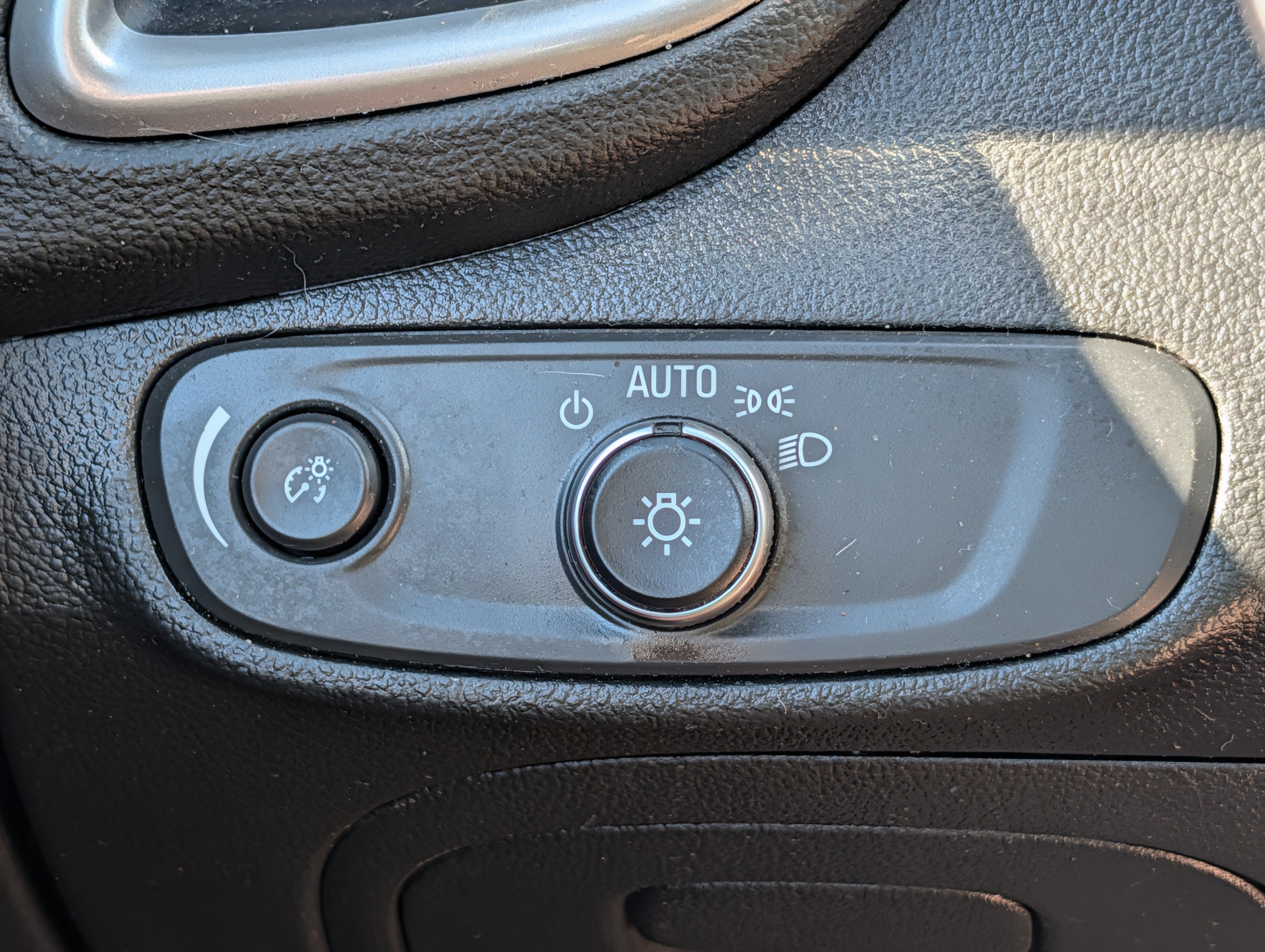 Certified 2019 Chevrolet Trax LT w/ LT Convenience Package AWD/4WD image 16