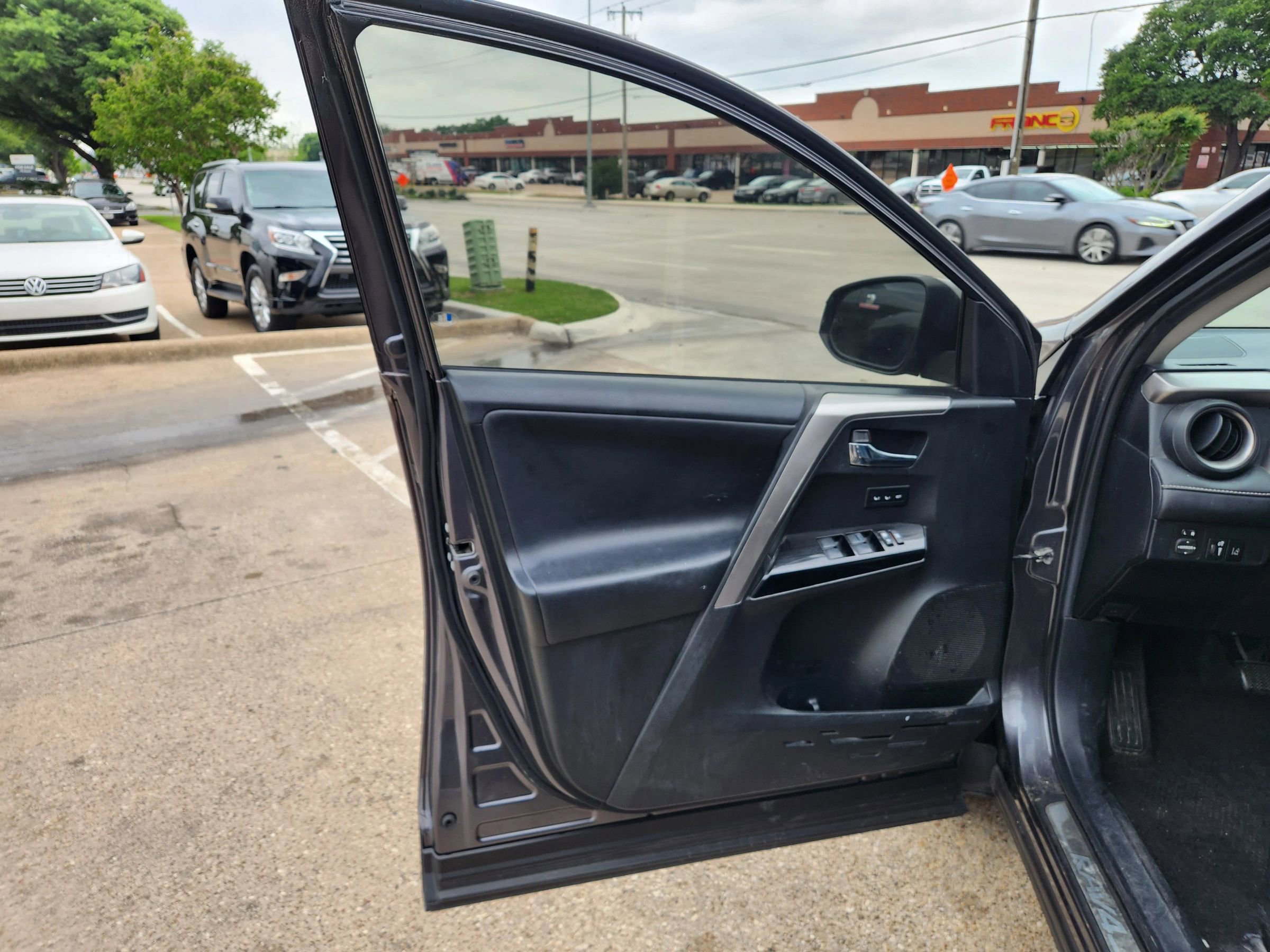 Used 2016 Toyota RAV4 Limited w/ Advanced Technology Package image 6