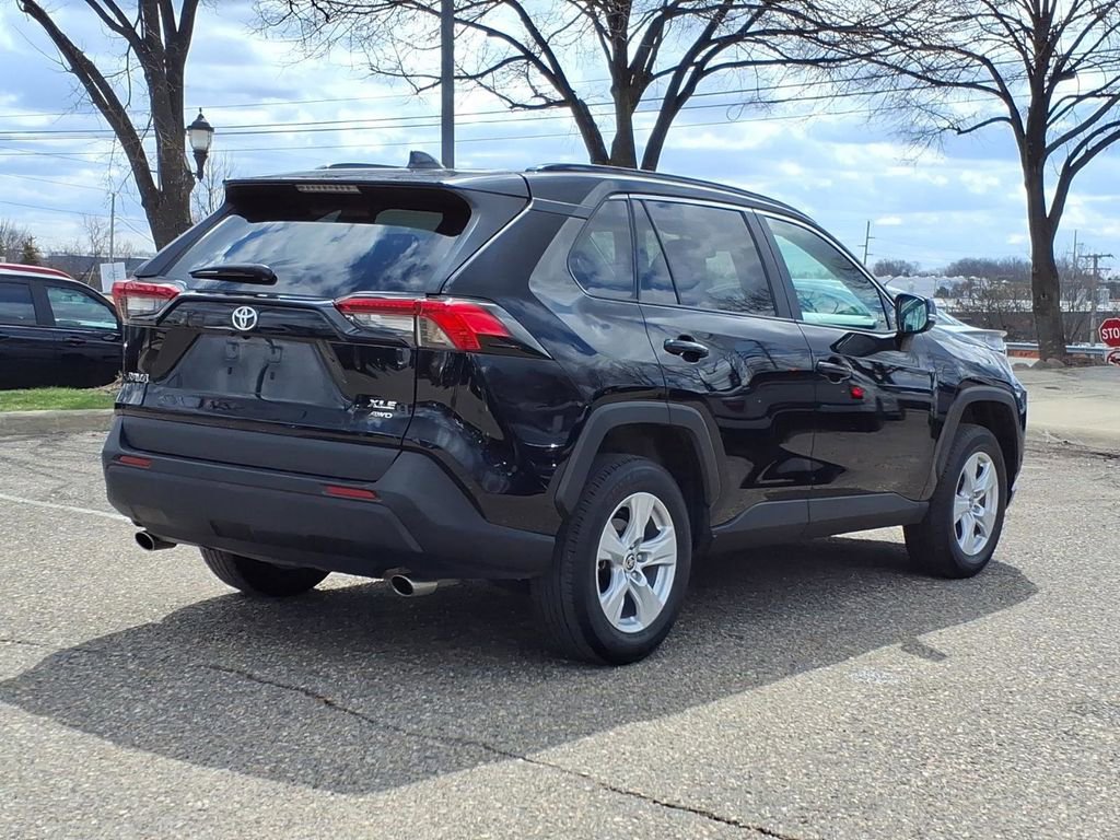 Used 2021 Toyota RAV4 XLE w/ XLE Grade Weather Package image 5
