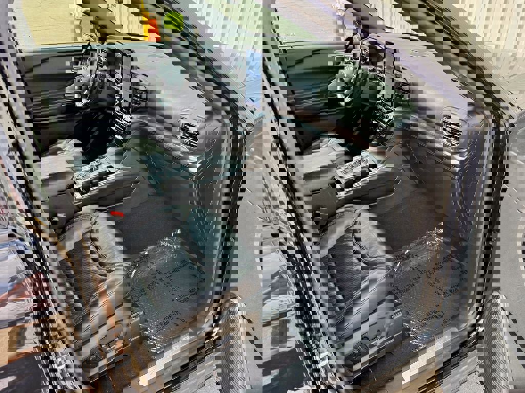 Used 2021 Ford Explorer Platinum w/ Equipment Group 601A AWD/4WD image 23