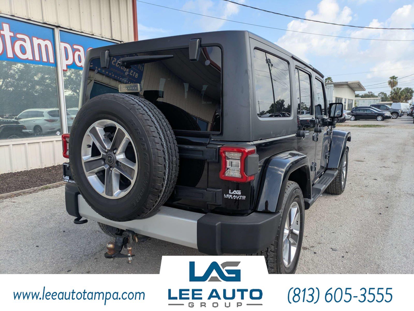 Used 2012 Jeep Wrangler Unlimited Sahara AWD/4WD image 3