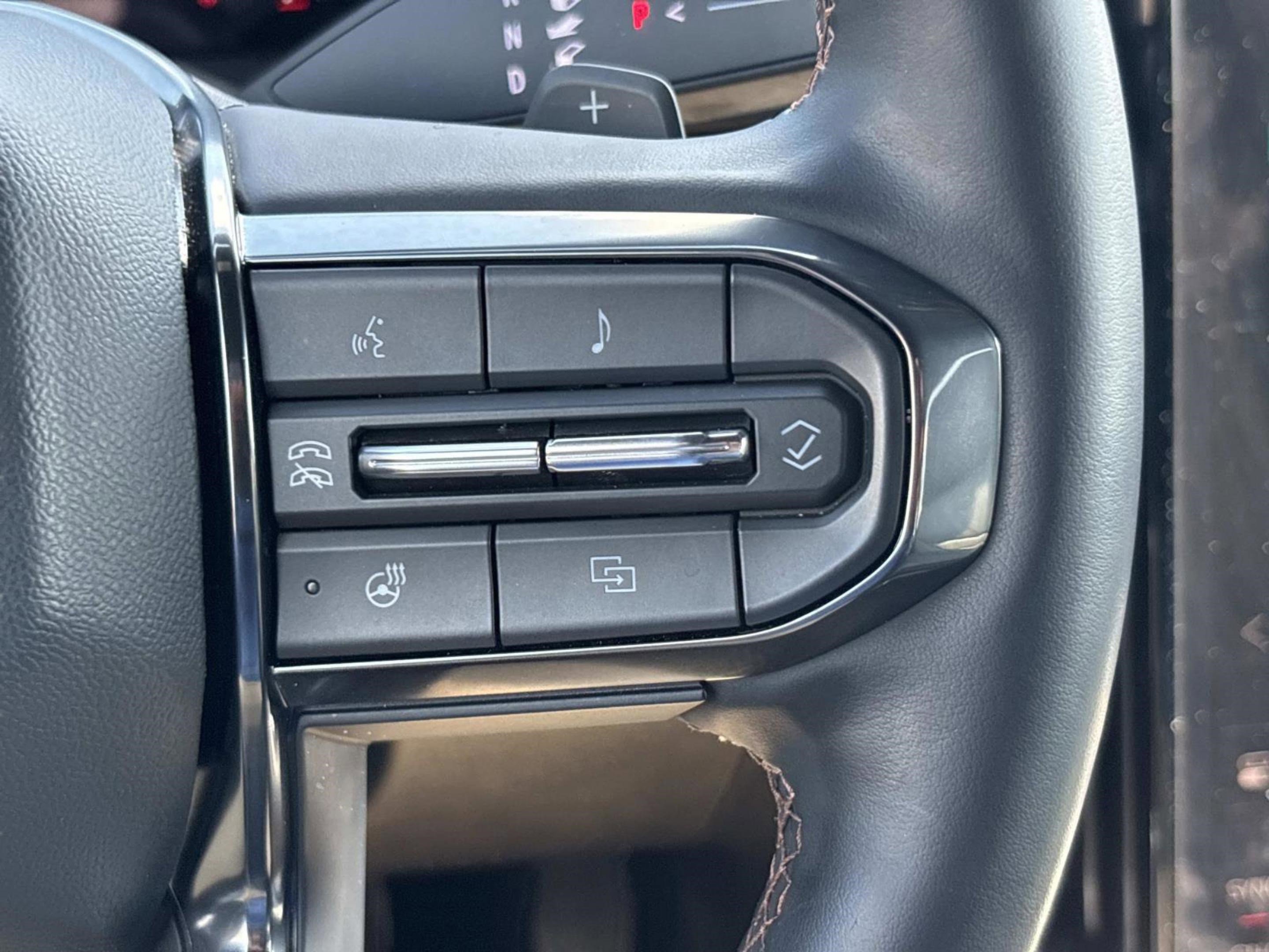 Used 2025 GMC Acadia AT4 AWD/4WD image 27
