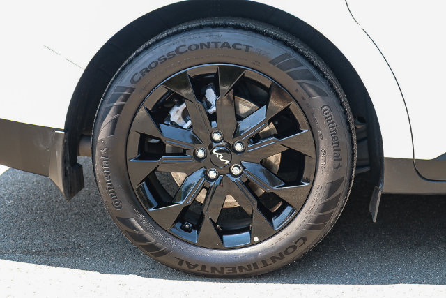 Certified 2024 Kia Carnival SX FWD image 11