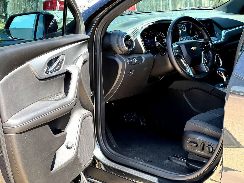 Used 2019 Chevrolet Blazer LT image 11