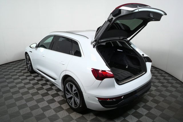 Used 2024 Audi Q8 e-tron Premium Plus image 30