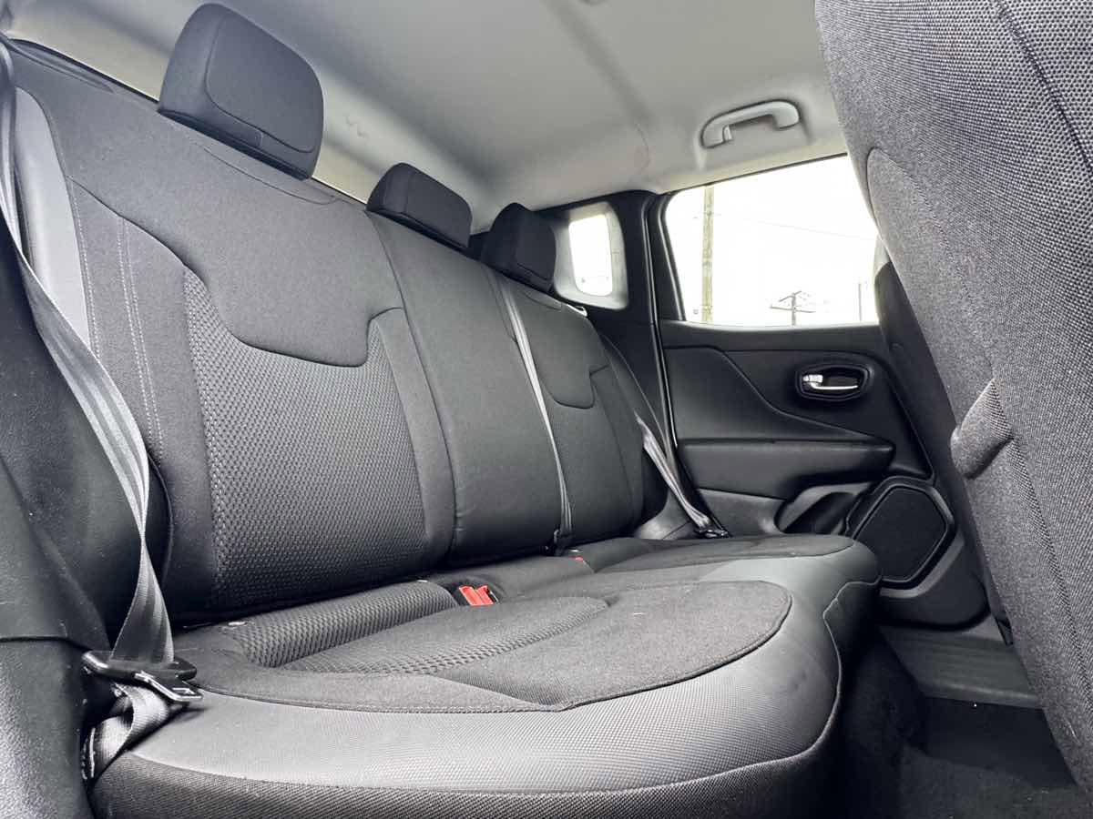 Used 2020 Jeep Renegade Altitude AWD/4WD image 32