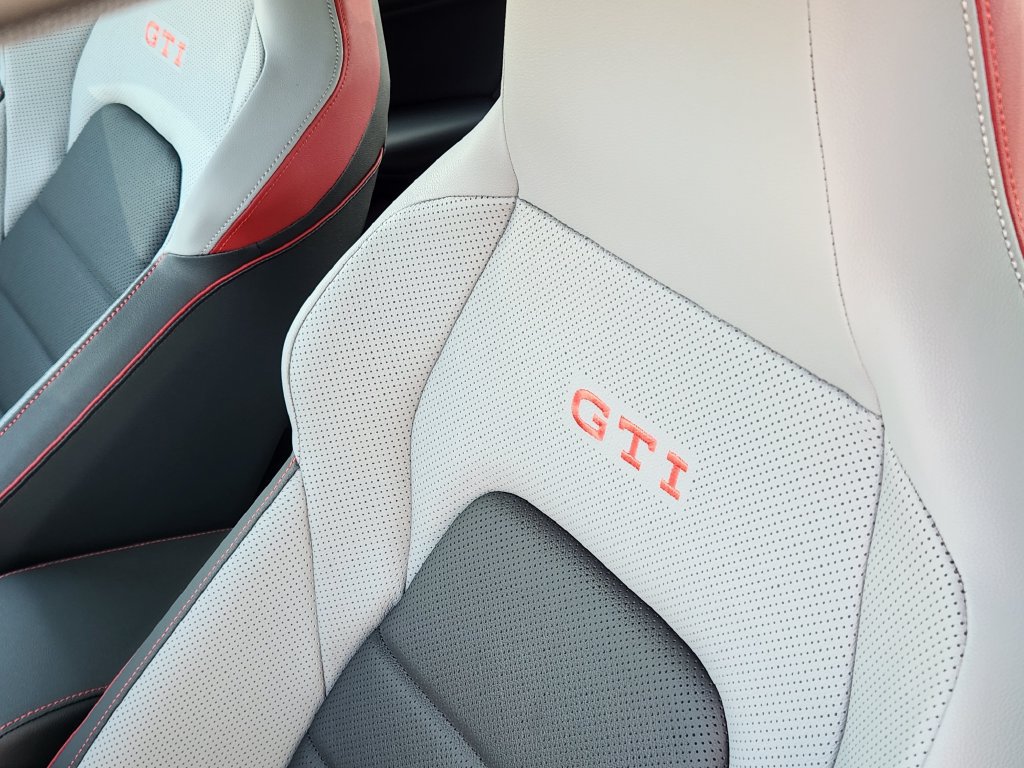 New 2026 Volkswagen GTI SE FWD image 5