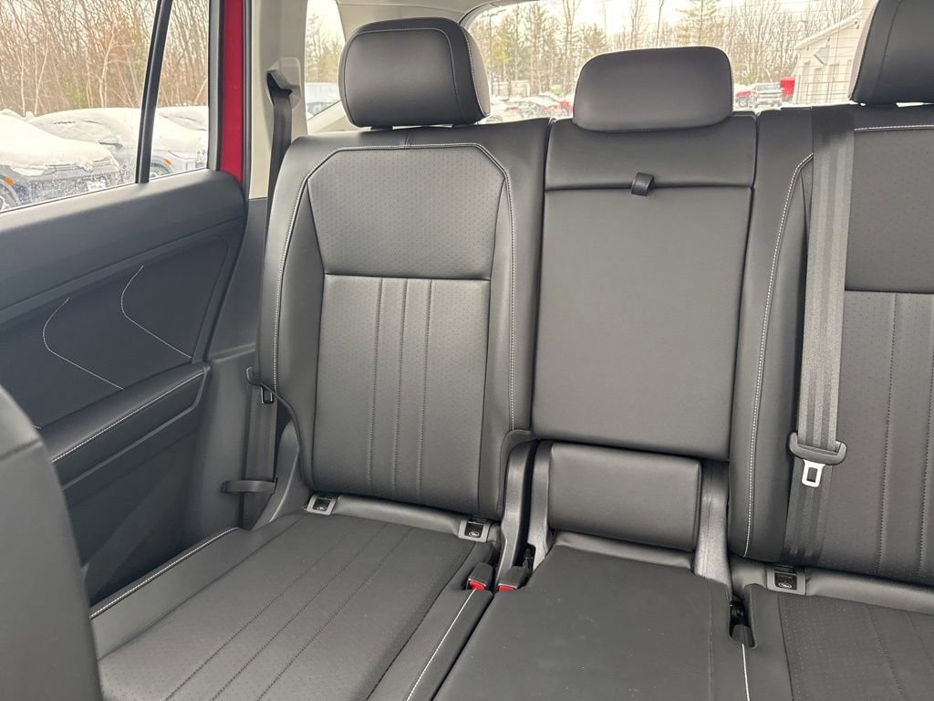 Used 2022 Volkswagen Tiguan SE w/ Panoramic Sunroof Package image 14
