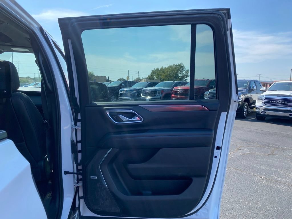 Used 2021 Chevrolet Suburban RST w/ Luxury Package AWD/4WD image 8