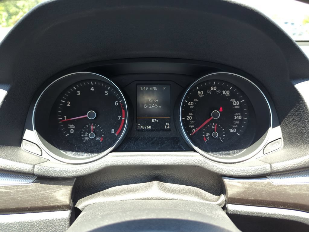 Used 2017 Volkswagen Passat 1.8T SE FWD image 39