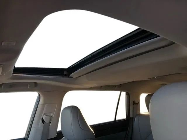 Used 2023 Toyota Highlander XLE image 35