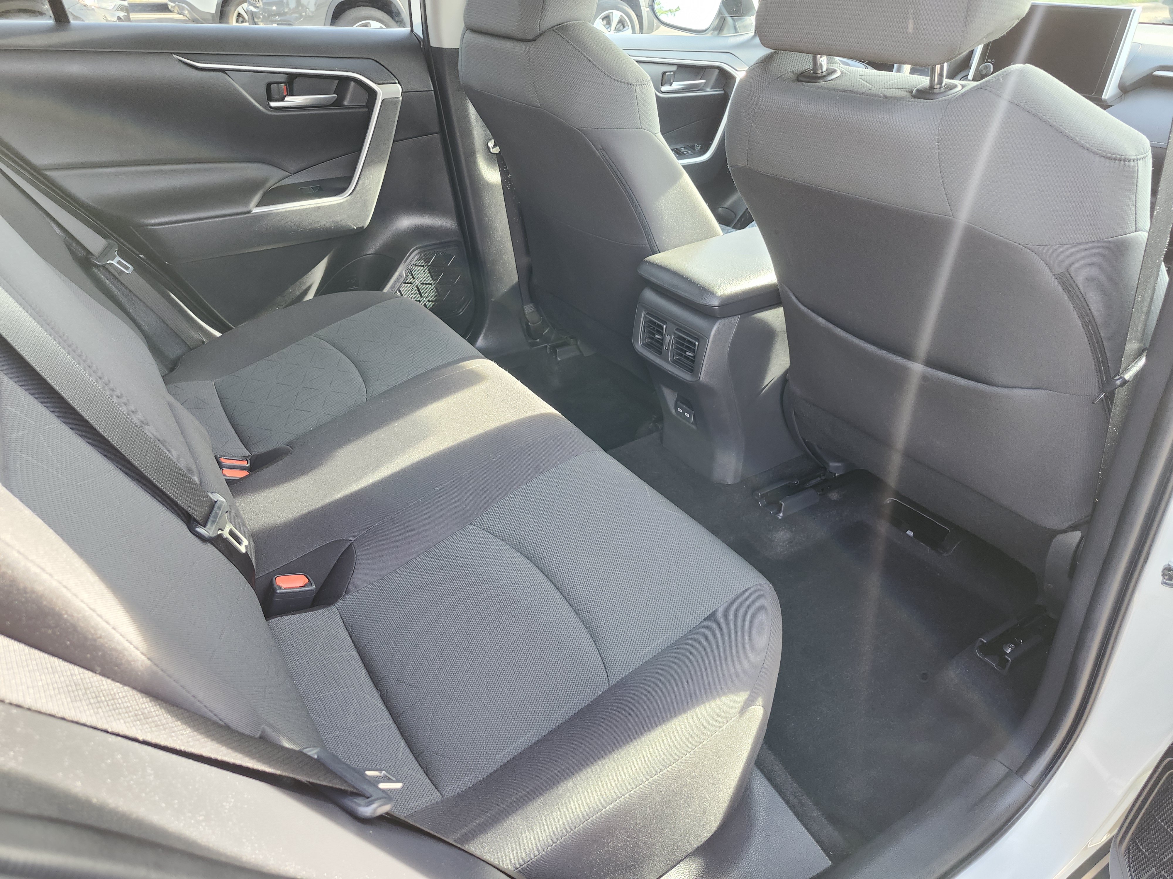 Used 2024 Toyota RAV4 XLE AWD/4WD image 19
