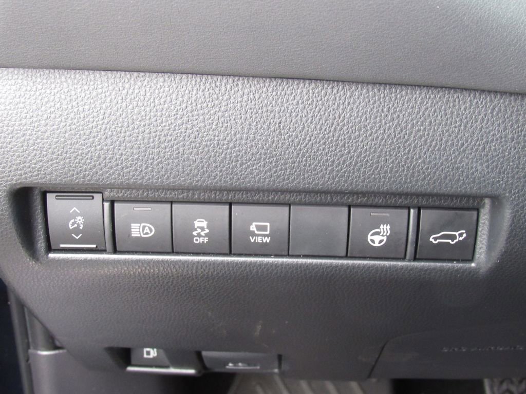 Certified 2024 Toyota Venza Limited image 33